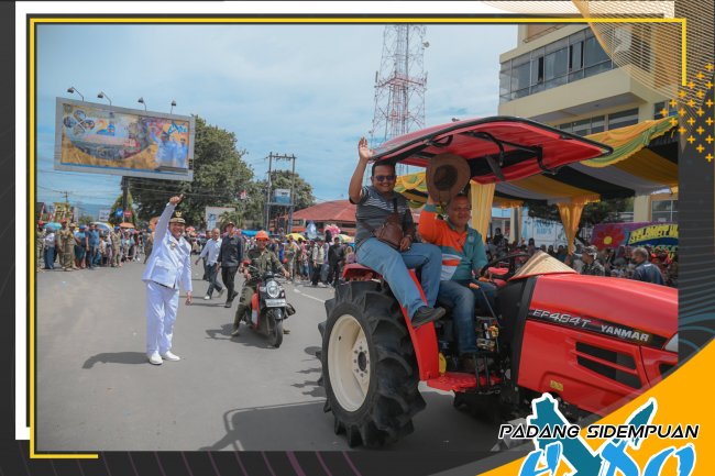 Pawai Carnaval Semarakkan Peringatan HUT Padang Sidempuan Ke 21