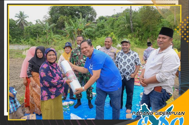 Penanaman Bawang Merah Sekaligus Penyerahan Pupuk dan Obat Obatan Tanaman di desa Gunung Hasahatan