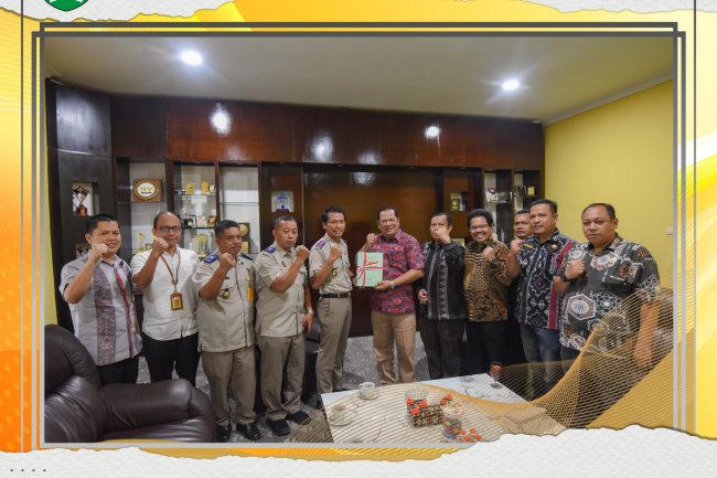 Wali Kota Irsan Efendi Nasution terima sertifikat tanah Pemerintah Kota Padang Sidempuan dari BPN