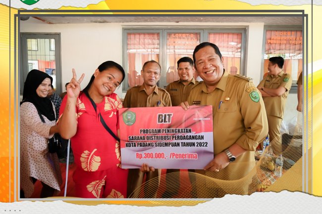 Wali Kota Padang Sidempuan Berikan Bantuan Langsung Tunai Kepada "Pedagang Pejuang" eks Kaki Lima