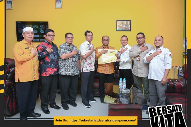 Sekdako Letnan Terima RAB Pemilihan Walikota dan Wakil Walikota Padang Sidempuan Tahun 2024 Dari KPU Padang Sidempuan