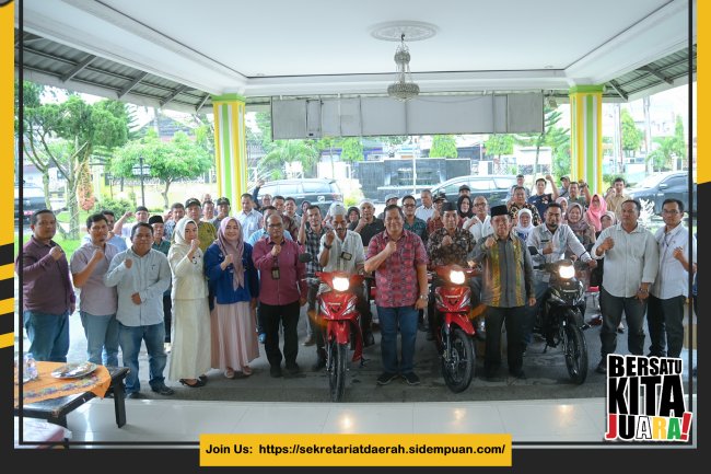 Walikota Pimpin Serah Terima  kenderaan dinas operasional roda dua Untuk Kelurahan se-Kota Padang Sidempuan.