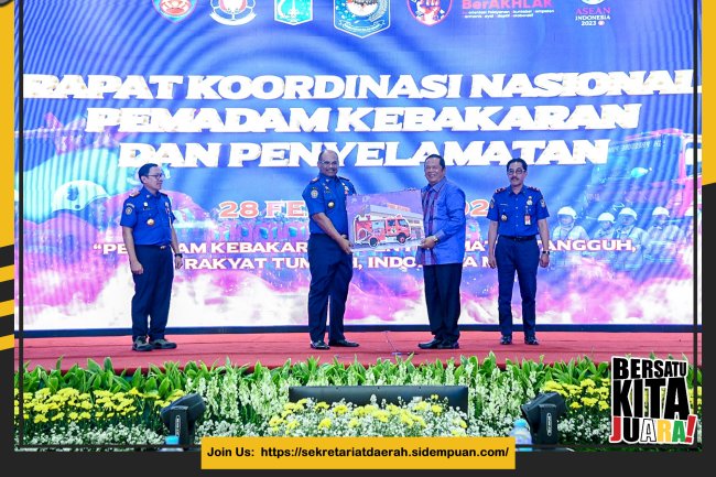  PEMKO PADANG SIDEMPUAN TERIMA 3 UNIT DAMKAR DAN 1 UNIT AMBULANCE DARI KEMENDAGRI