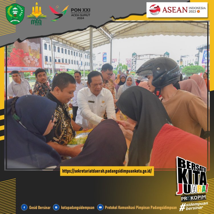 Warga Nampak Antusias dan Menyerbu Gerakan Pangan Murah yang digelar Pemko Padang Sidempuan di Alaman Bolak Padang Nadimpu Kota Padang Sidempuan