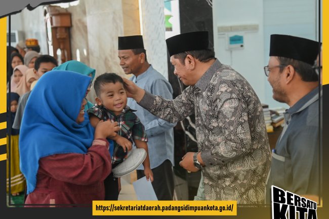 Wali Kota Padang Sidempuan Apresiasi BKM Masjid Agung Al-Abror Pada Penyerahan Santunan Anak Yatim dan Fakir Miskin Sebanyak 900 Orang