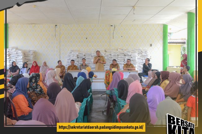 Walikota Padang Sidempuan Salurkan Cadangan Beras Pemerintah (CBP) Untuk Ketahanan Pangan Tahun 2023 di Kecamatan Padang Sidempuan Hutaimbaru Sebanyak 1390 Penerima Manfaat 