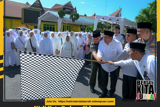 Walikota Padang Sidempuan Lepas Bimbingan Manasik Haji Akbar Sekaligus Memberikan  Tepung Tawar