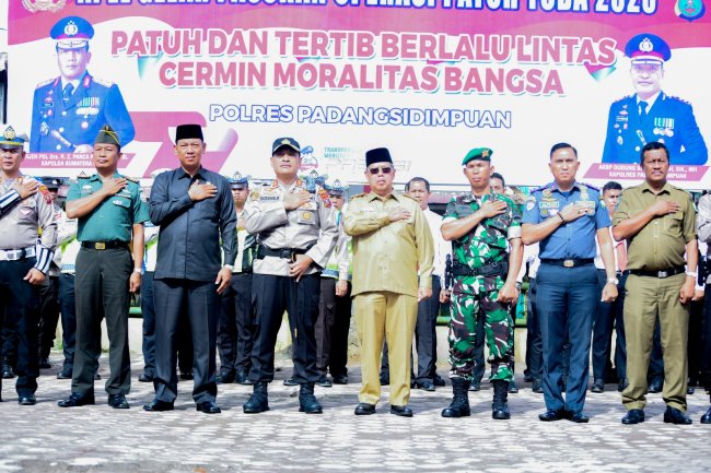 Polres Padangsidimpuan Laksanakan Apel Gelar Pasukan Operasi Patuh Toba - 2023
