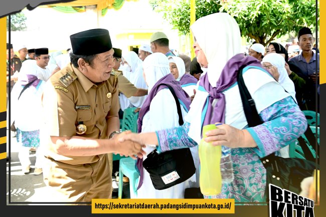 Wako Irsan Sambut Jemaah Haji Kota Padangsidimpuan Kloter 19
