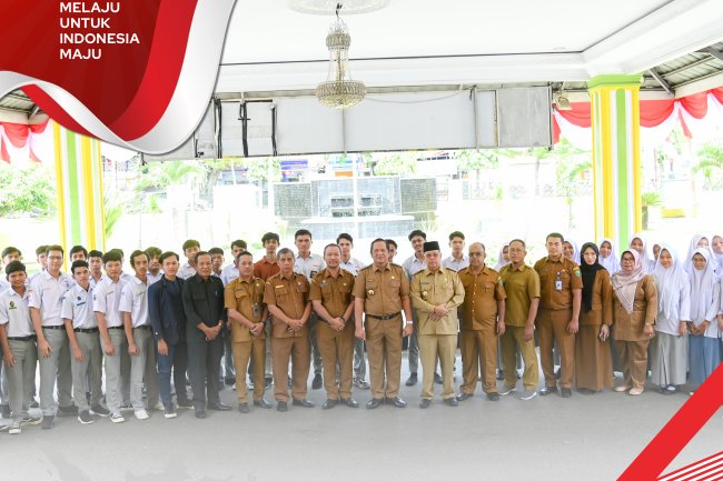 Wako Irsan lepas Calon Mahasiswa Baru rekomendasi Musyawarah Guru Bimbingan Konseling.