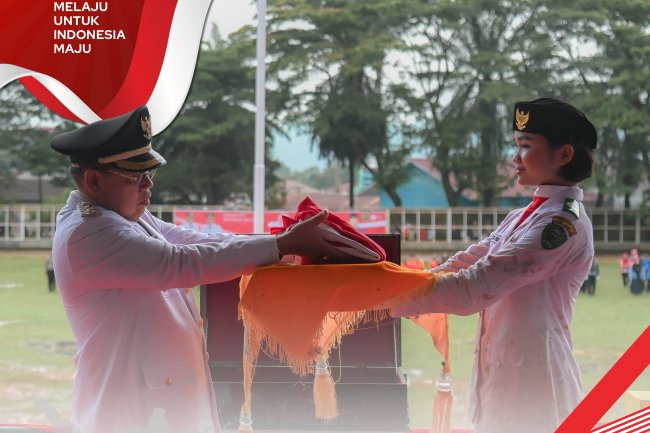 Wakil Walikota Arwin Irup Pada Penurunan Bendera Peringatan HUT RI 78 
