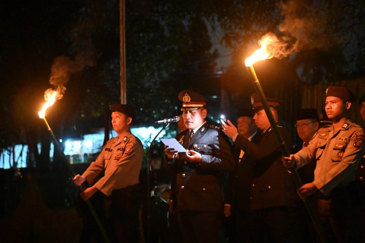 Malam Renungan Suci: Wali Kota Padangsidimpuan dan Forkopimda Hadir di Taman Makam Pahlawan Meski Hujan Guyur